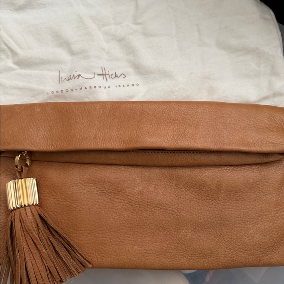 ✨India Hicks Carmen Clutch with Tassel Dust bag included Tan - Picture 2 of 10